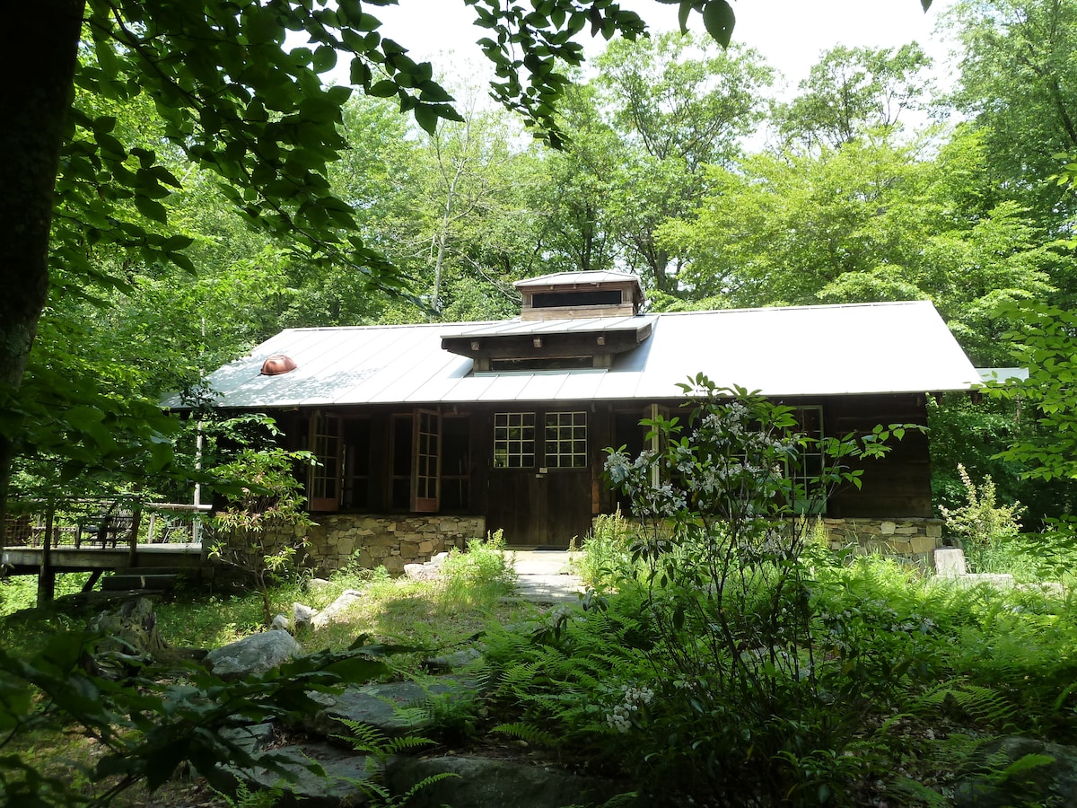 Sticks and Stones Farm - The Solar Cabin