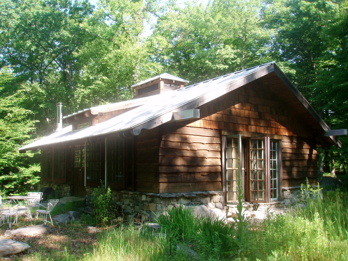 Sticks and Stones Farm - The Solar Cabin