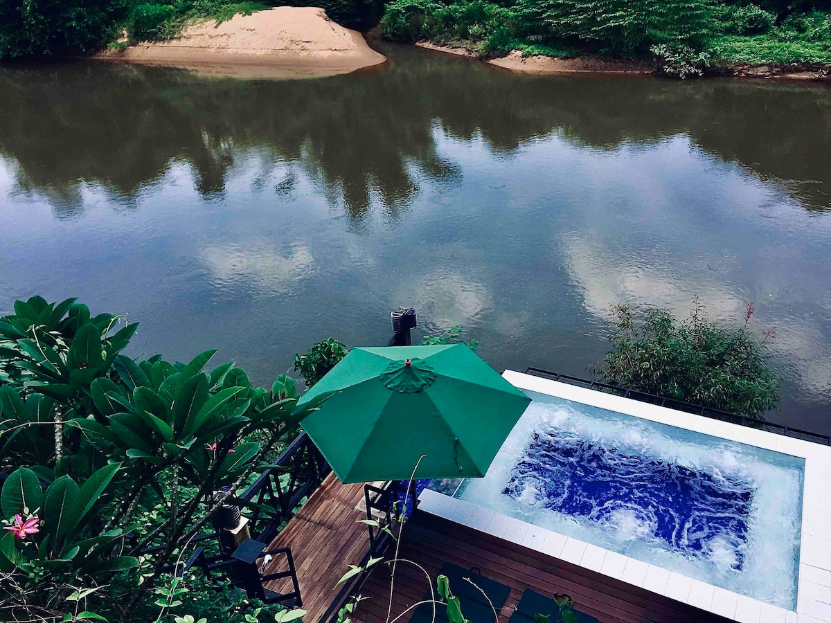 Superior Bungalow stunt the River Kwai and views.