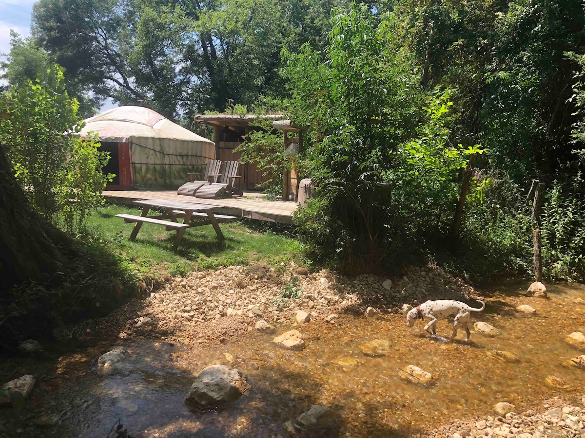 Nature, yourte et jacuzzi