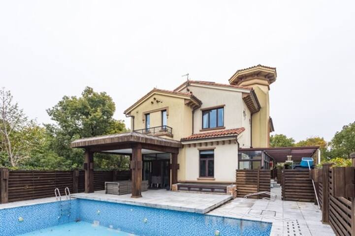 碧海金沙奉贤海湾大学区七室四厅四卫带泳池桑拿地暖的花园独栋别墅