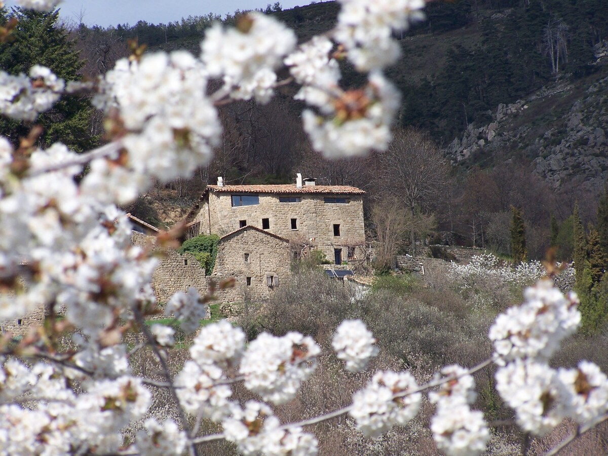 Gîte de Chapelèche "Les Chataigniers" 2至7人。