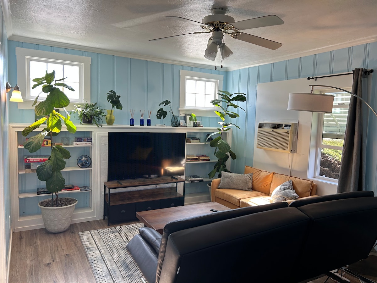 The Blue Bungalow - 2 Bedroom Cottage in Medford