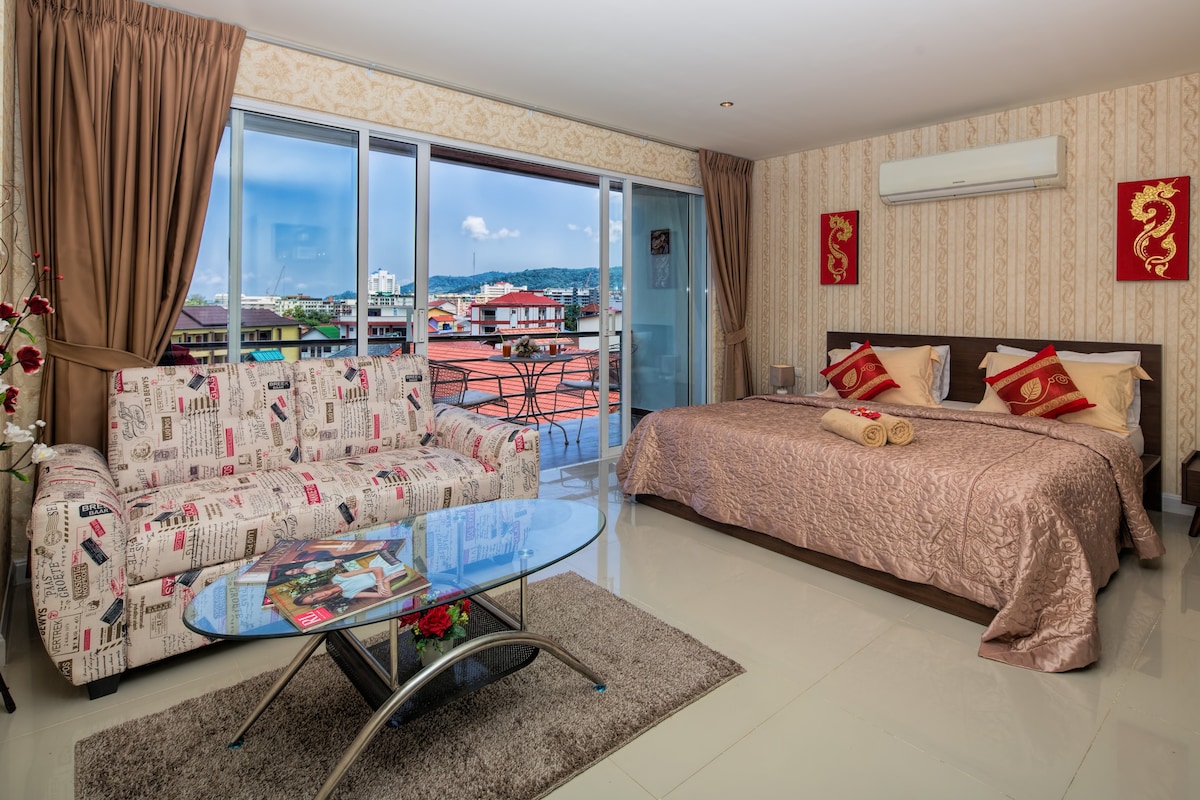 芭东海滩温馨且设备齐全的单间公寓， 40平方米。