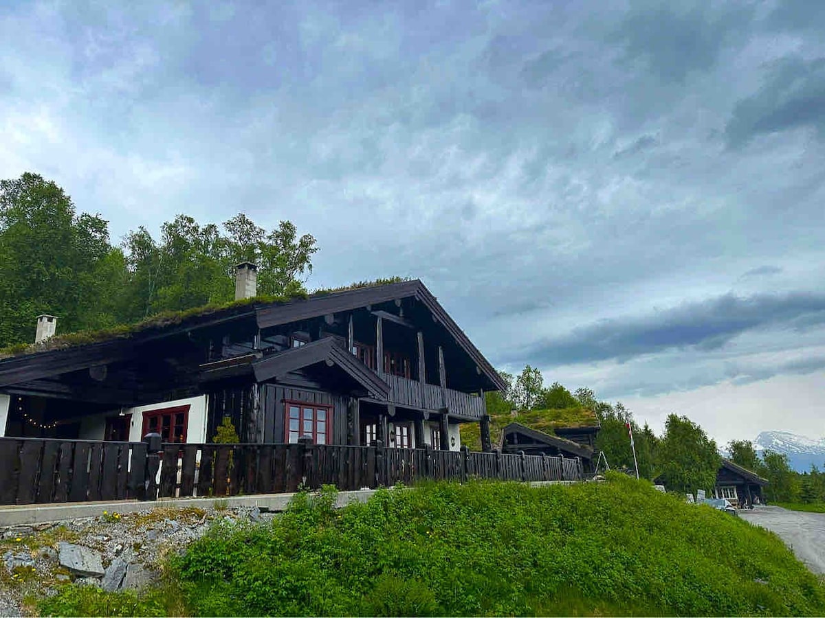 Spacious Mountain Lodge in Fjord-Norway