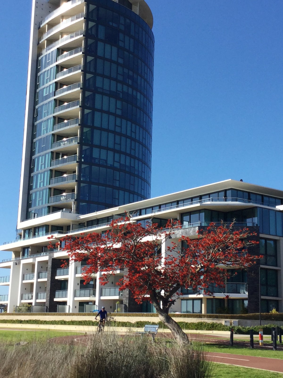 珀斯河滨公寓（ Raffles Waterfront Perth Riverside Apartment ）