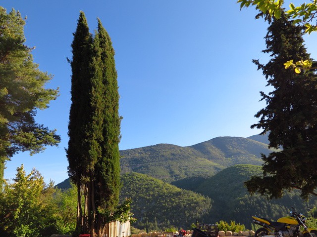 Oasis en Provence cosy tente ronde nature Ventoux