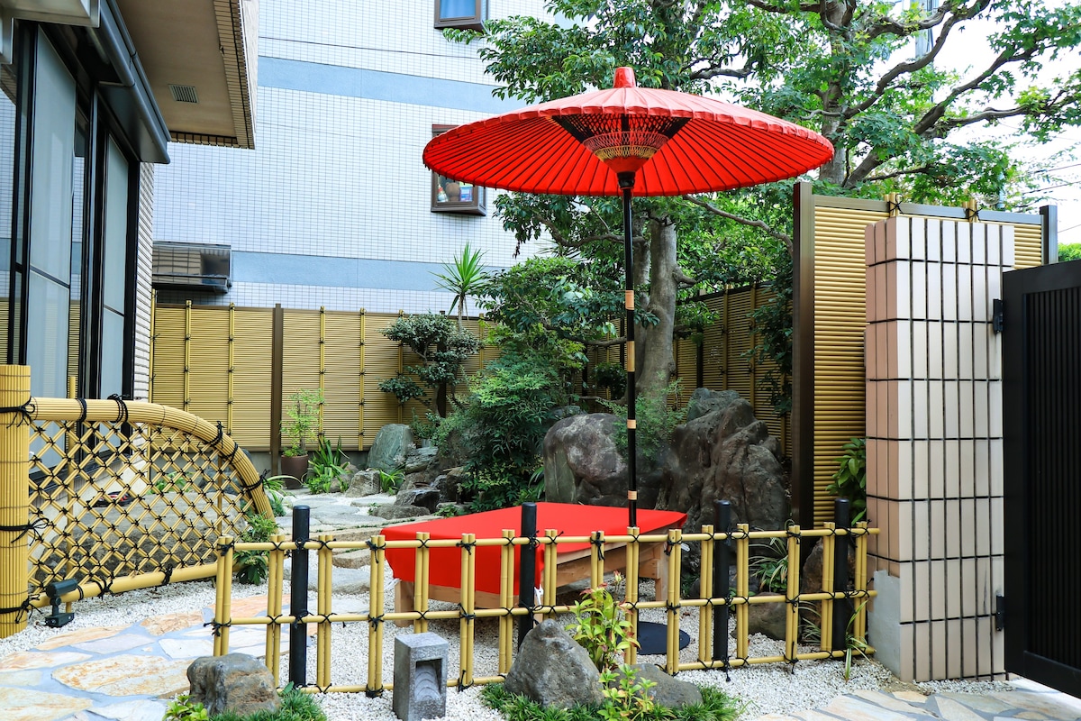 大阪市中心独栋高级民宿、总面积481 ㎡ 、带有日式庭园免费停车场、直达难波·心斎桥·日本桥（细雨）