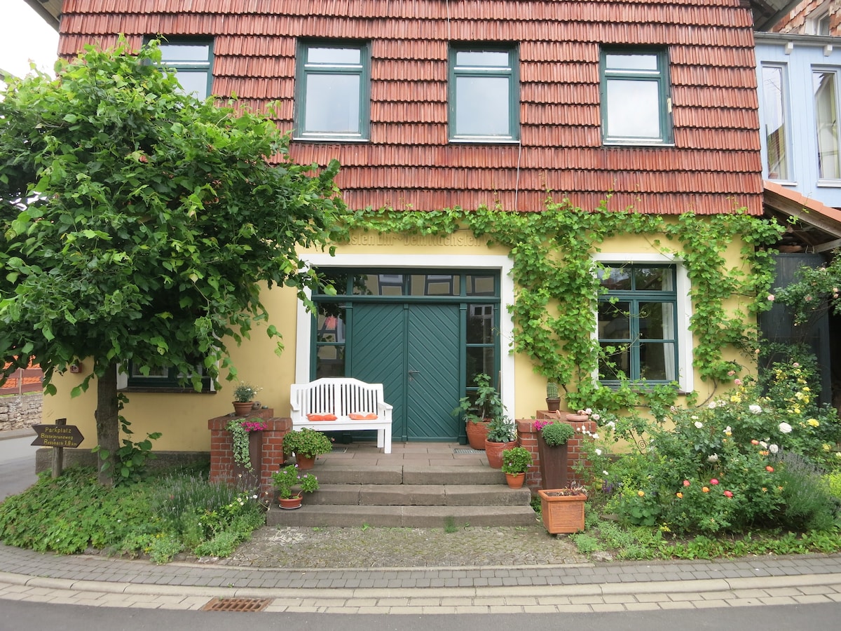 公寓很漂亮，位于哥廷根（ Göttingen ）和卡塞尔（ Kassel ）之间