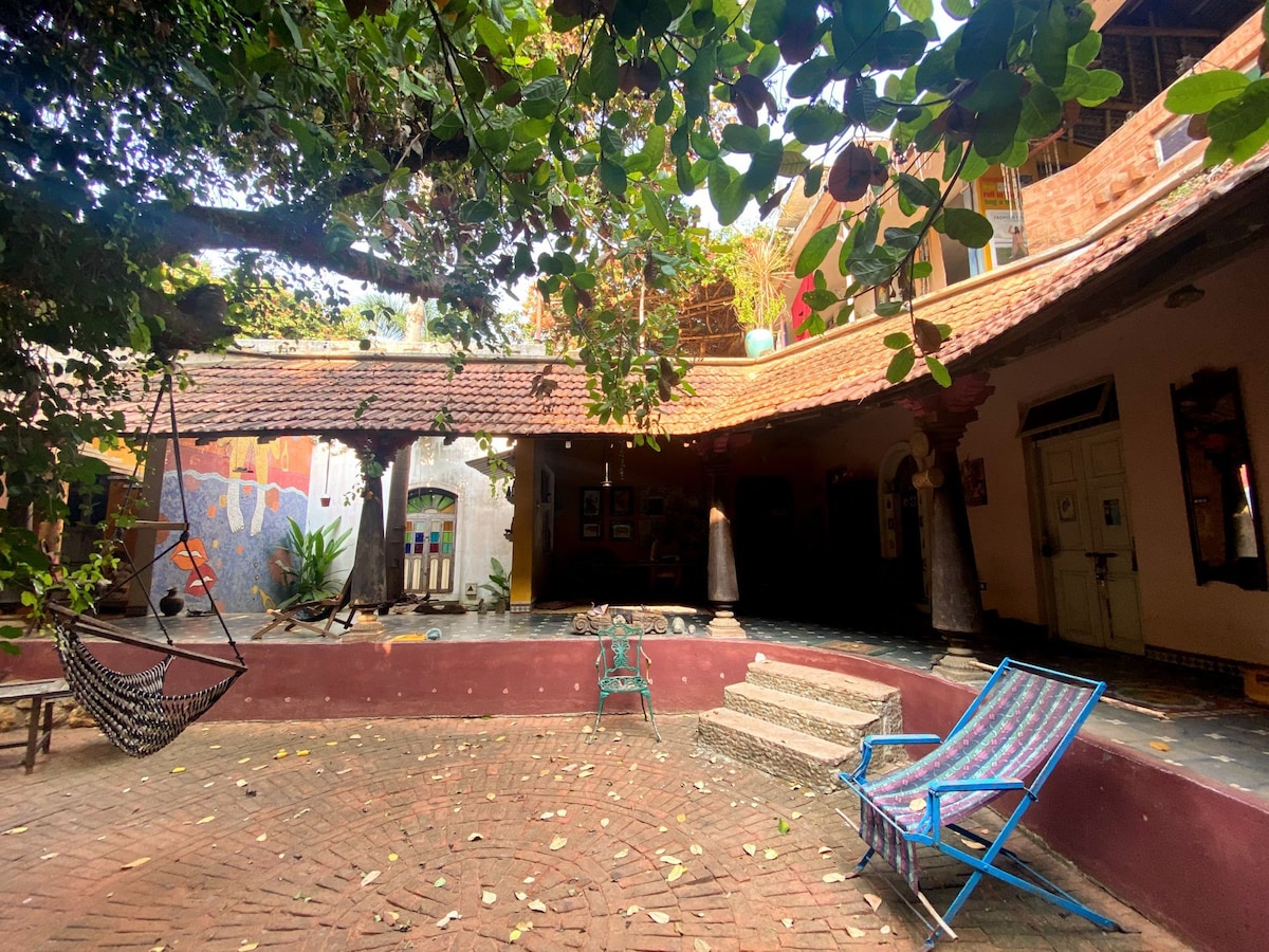 Garden room (10 mins from both PY & Auroville)
