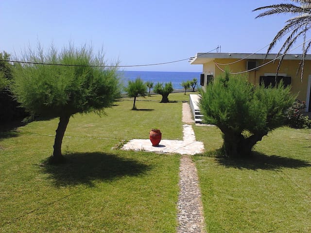 Agios Georgios的民宿