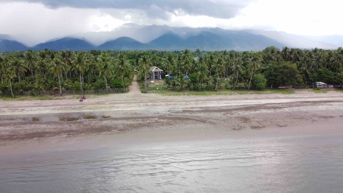 Nanay 's Beach House & Gardens （顶层公寓）