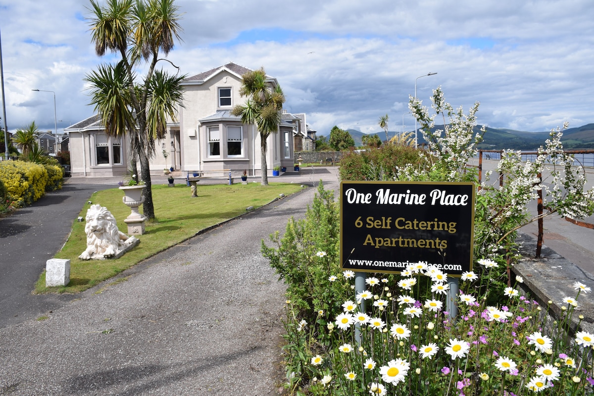 Ettrick Bay Apartment sleeps 4  with sea views.