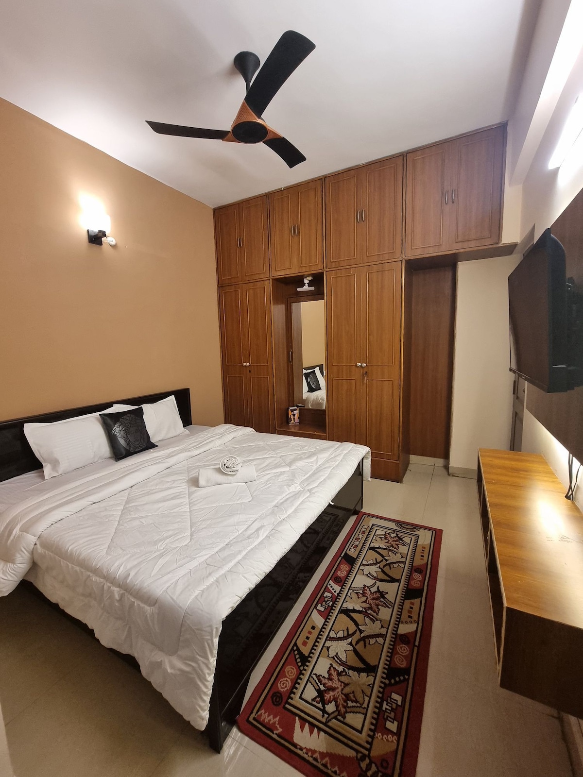 4. Ideal Luxury Homestay A.C. (2BHK)