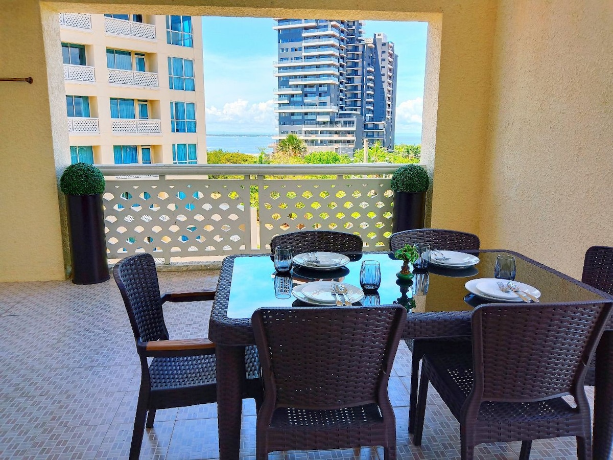 Ocean View Premium 1BR Suite with wide balcony 412