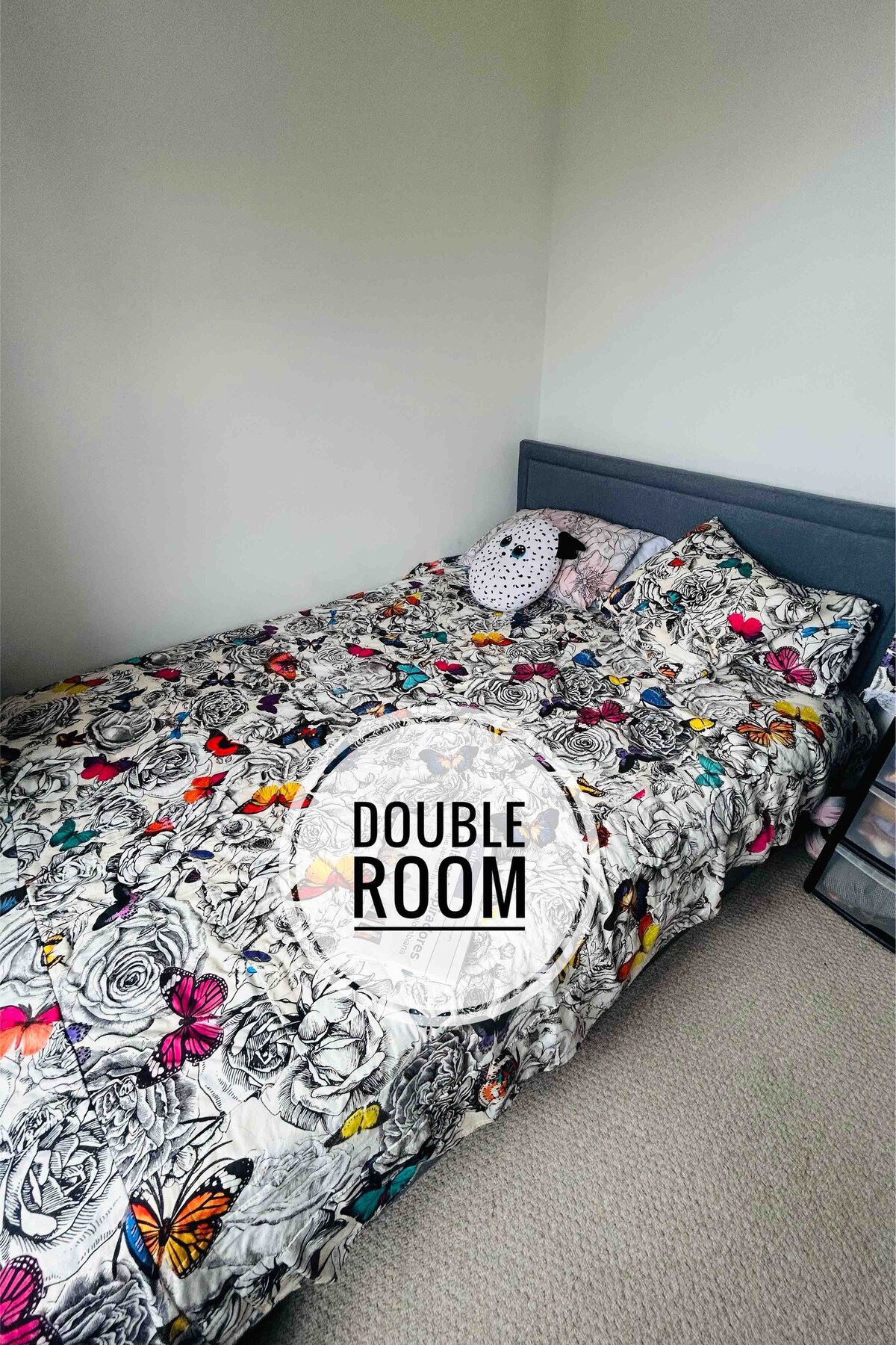Spacious double room W12