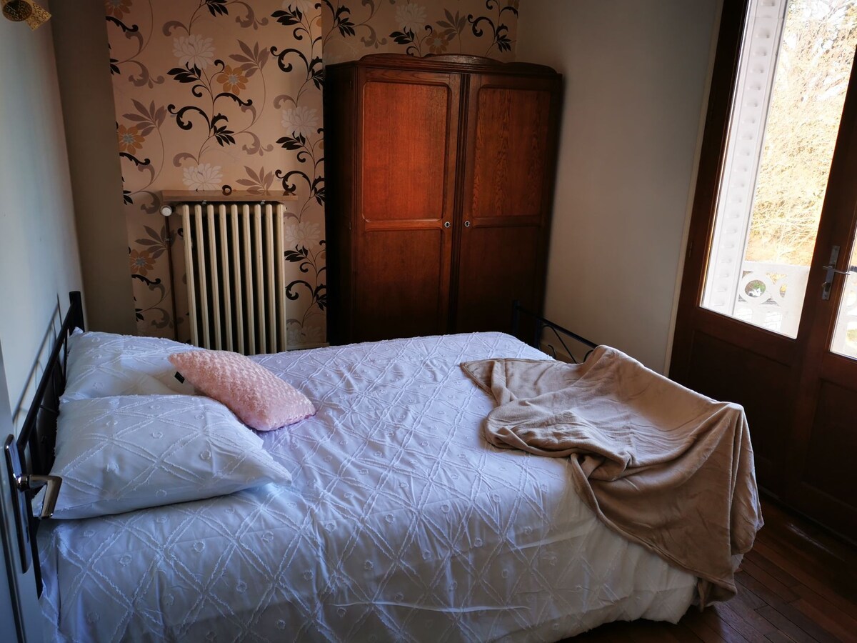 Chambre dans maison de famille à Gray