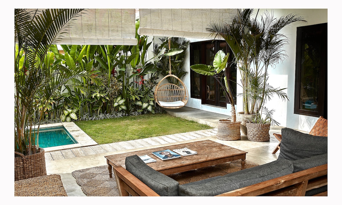 设计别墅中的「Satu」套房，可欣赏稻田景观泳池