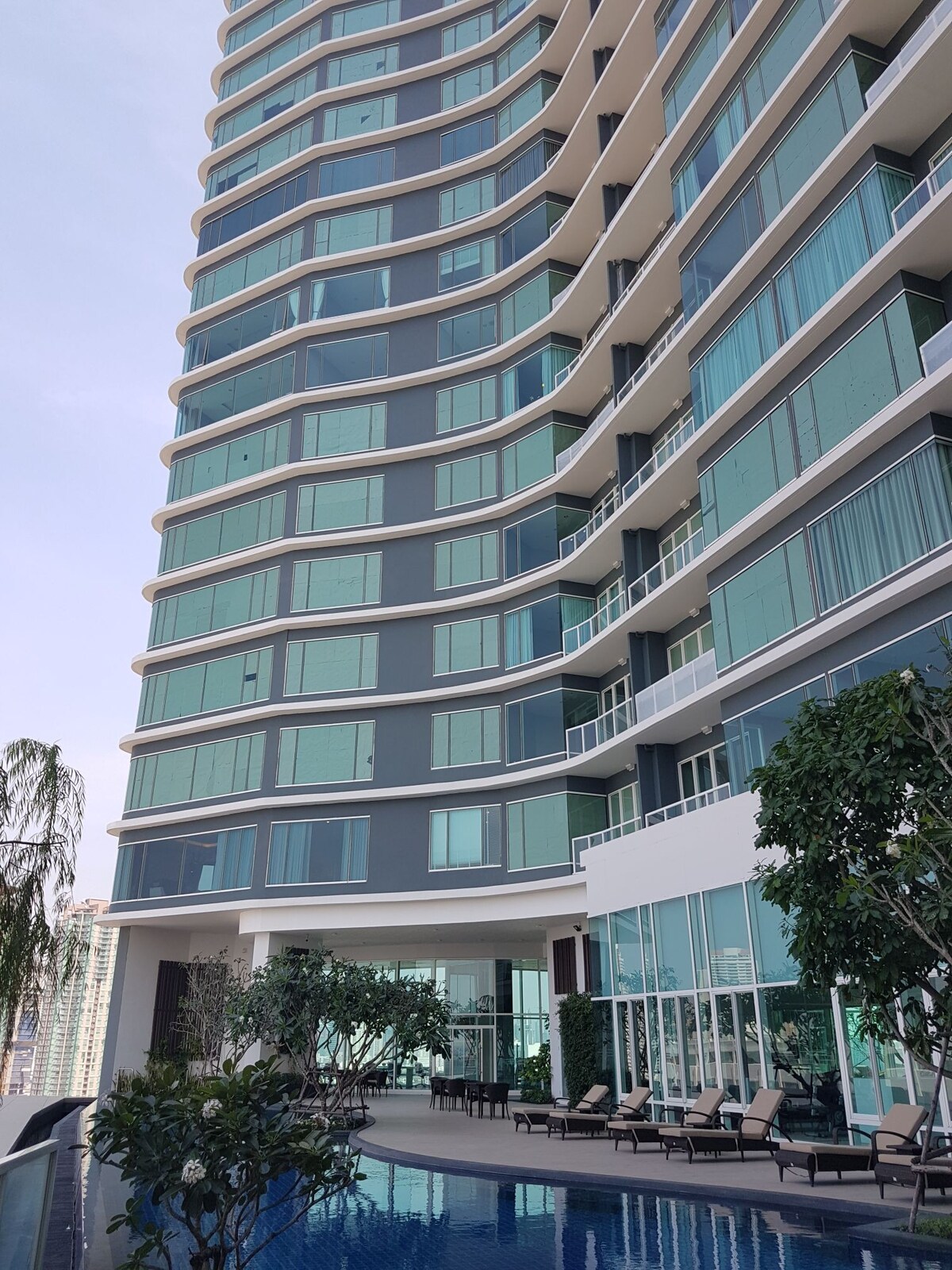 曼谷河滨豪华公寓，靠近河滨夜市。