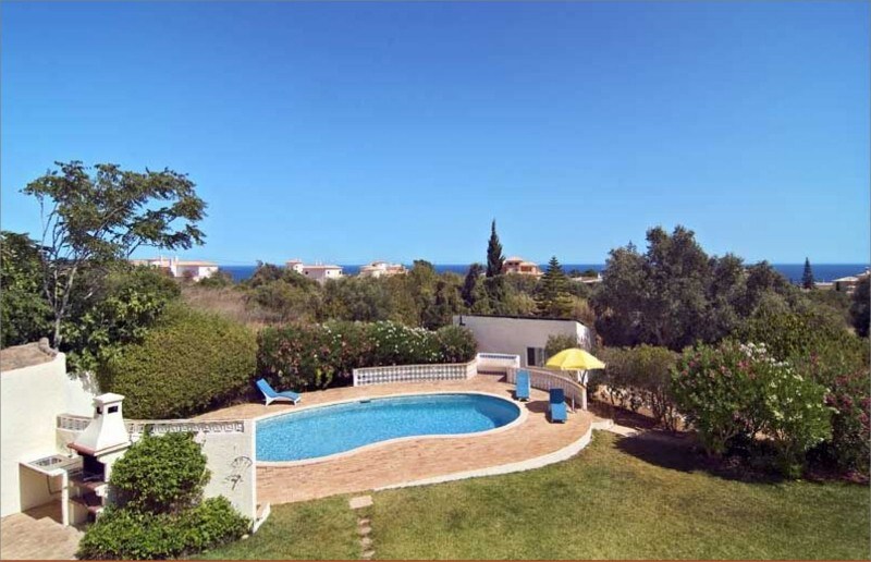 B&B, piscine, beau jardin, vue mer