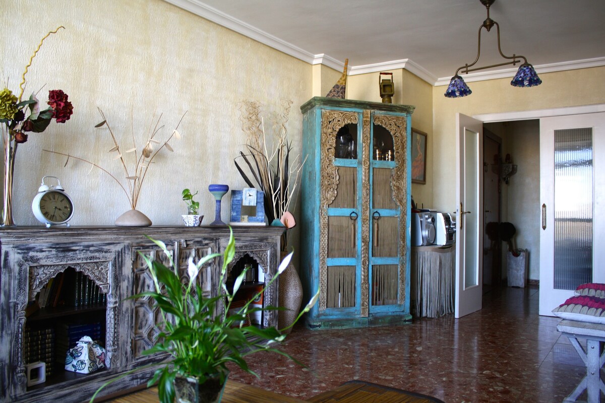 双绿松石房间，位于漂亮的公寓内。
Nervión