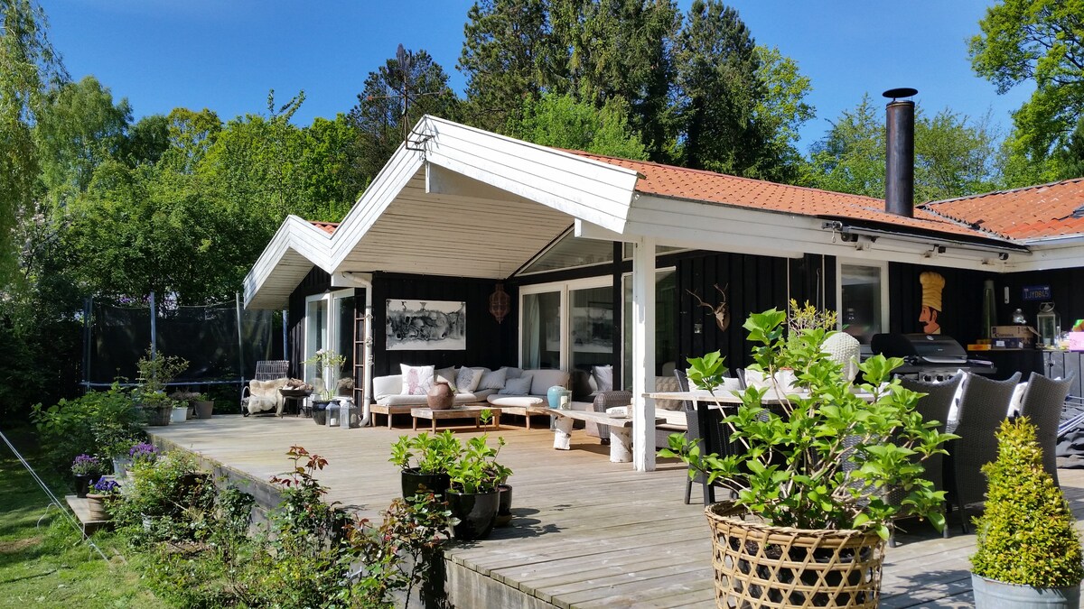 Idyllic house on beautiful lake