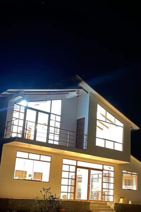 Casa de Campo cerca a la laguna.