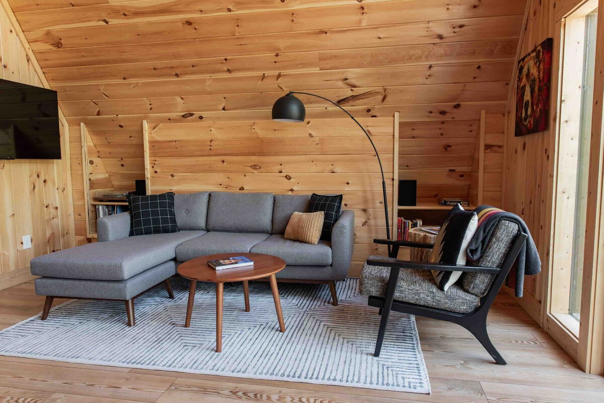 Cozy modern aframe near Appalachian Trail