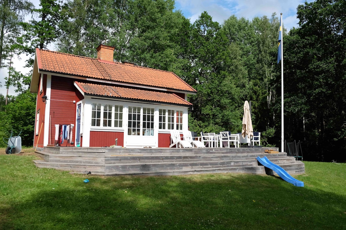 Idylliskt torp med egen brygga