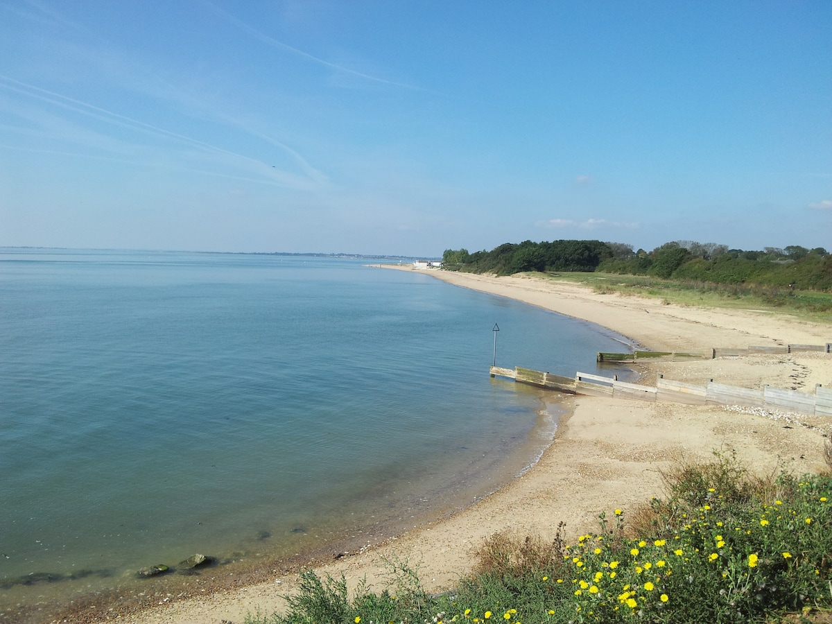 位于埃塞克斯梅西岛（ Mersea Island ）的3卧室大篷车