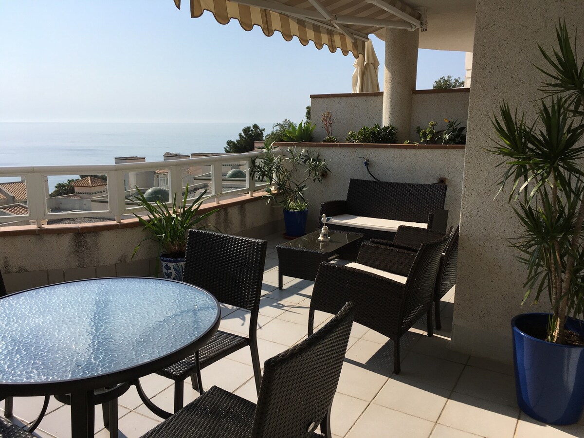 Beach & Relax.Bright apartment with panoramic view