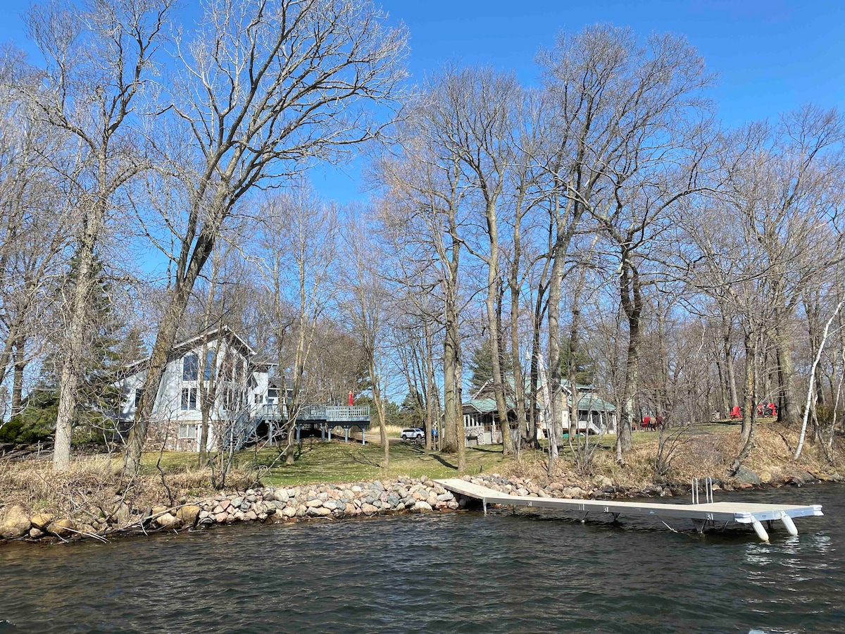 Gorgeous  Red Cedar Lake Home-south of Hayward WI