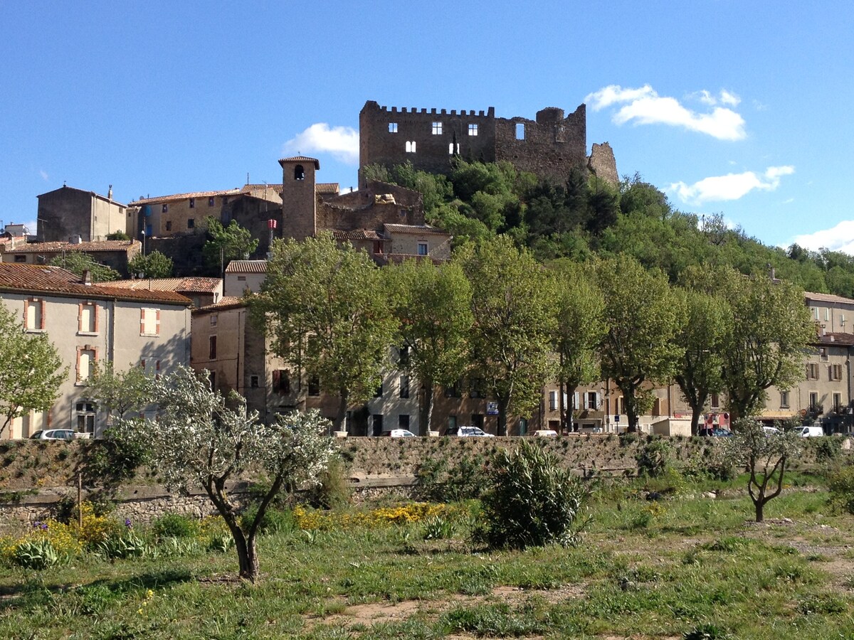 装修房屋，位于Corbières Cathares市中心