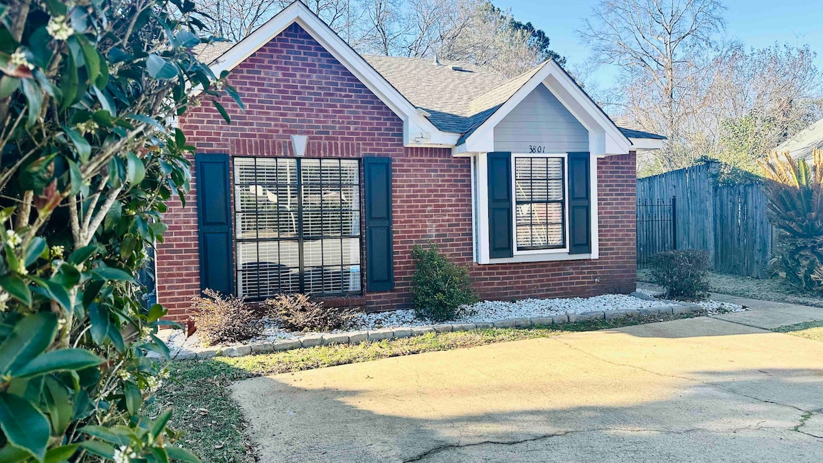 Modern Cozy 3BR Home For You & Pets in Montgomery