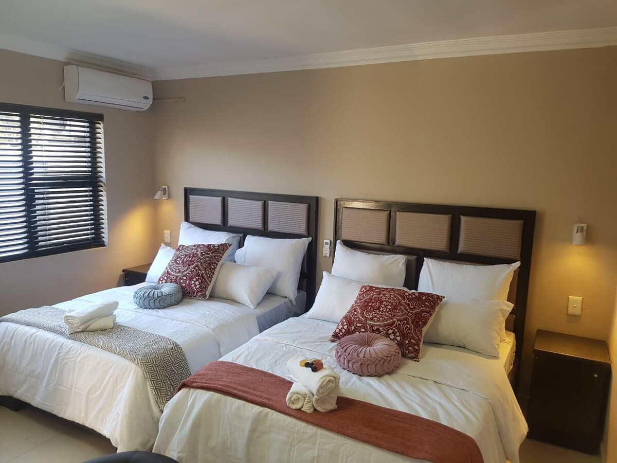 The Royal Prime Guest Lodge - Royal Rooms