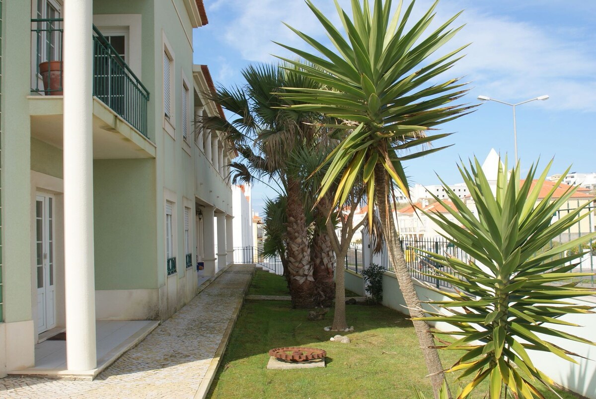 Apartamento com piscina perto da praia e do campo