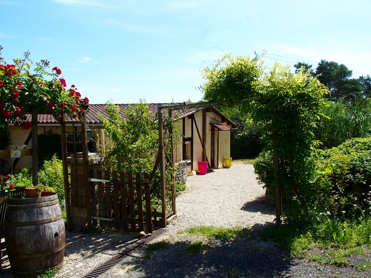 茉莉花小屋、露台、公共泳池