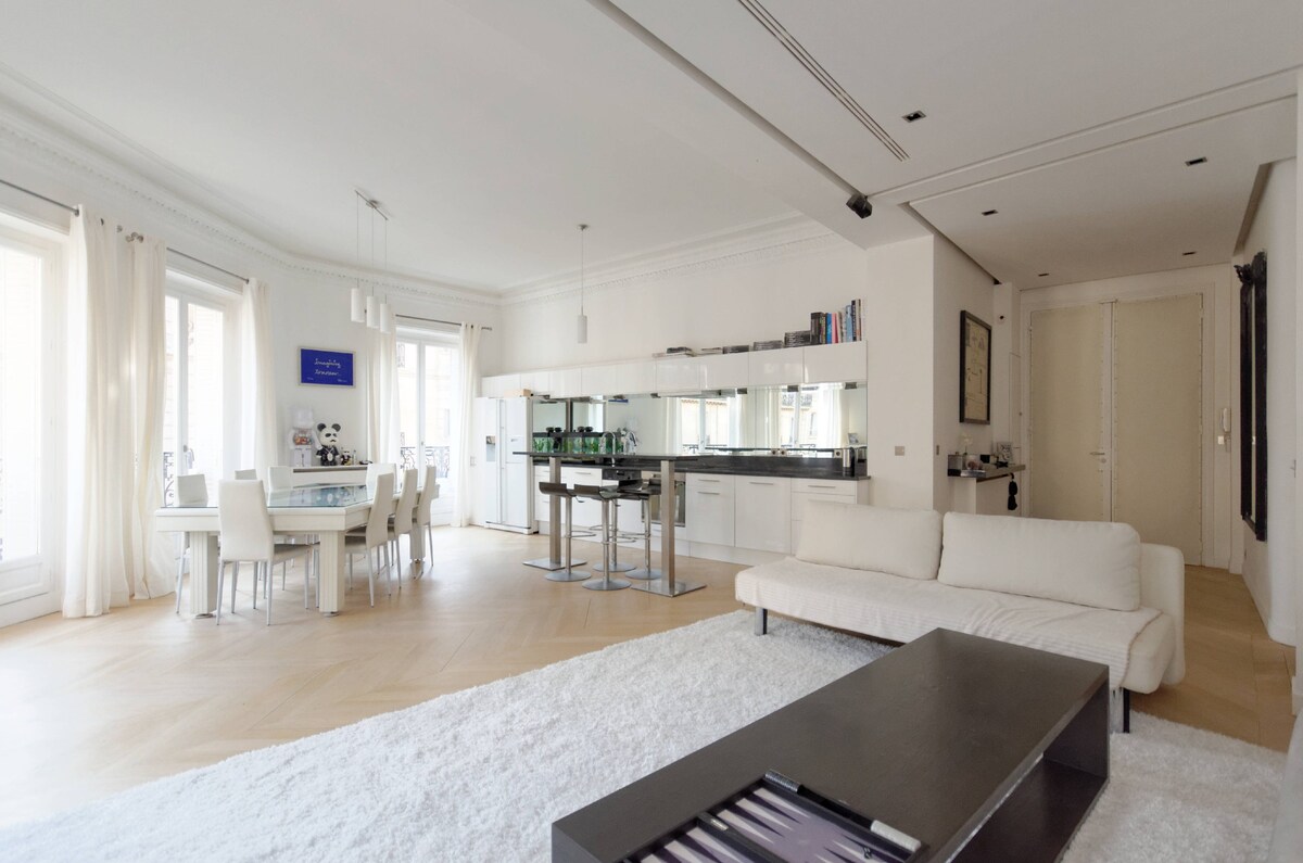 Luxe公寓V.HUGO BRAIN全新空调泳池钢琴4台电视