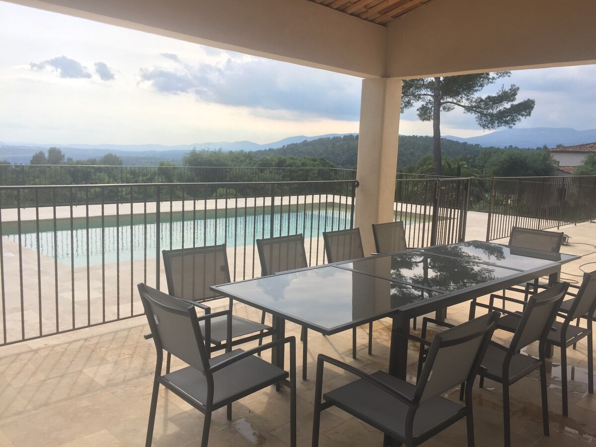 magnifique maison neuve de 5 chambres avec piscine