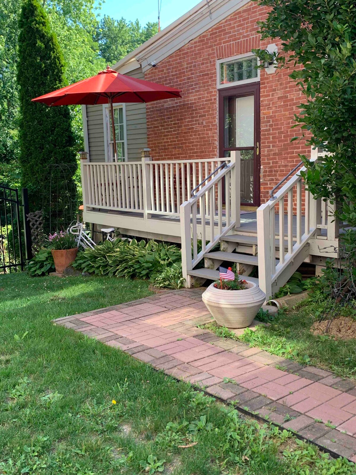 Historic Rocklyn Apts - Brick Ballad