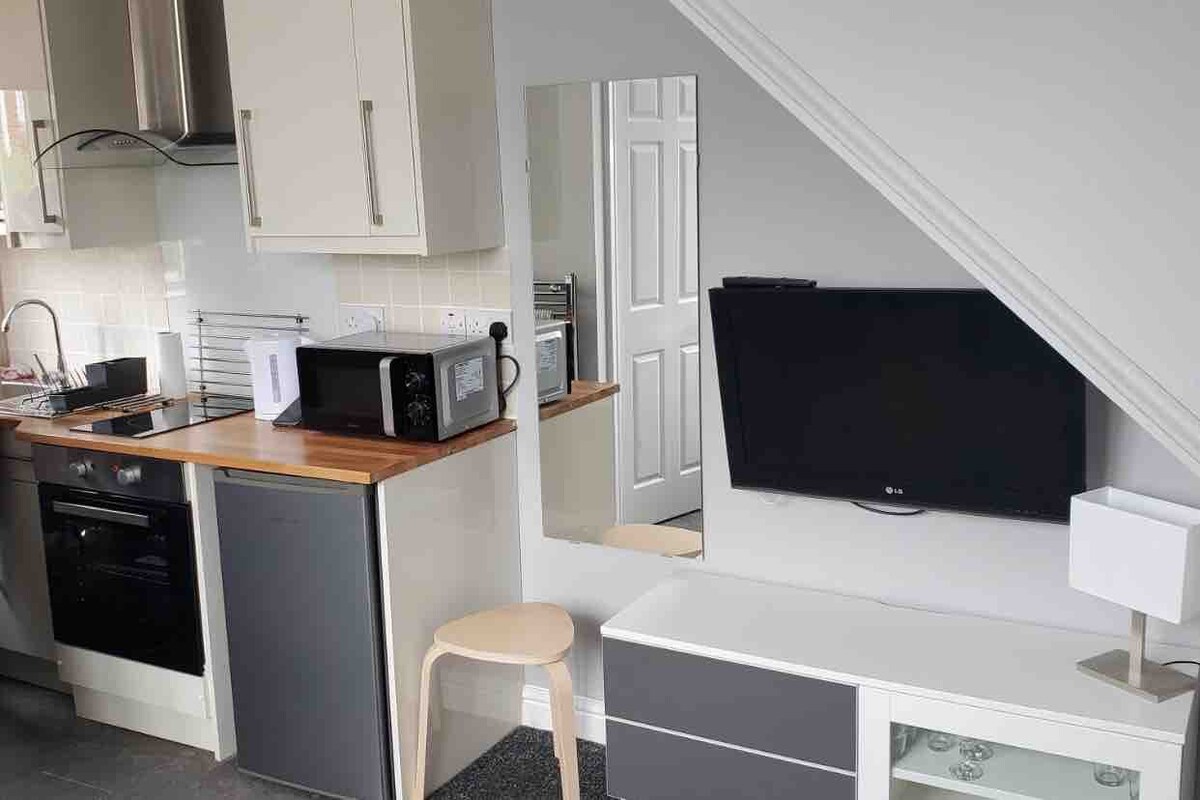 Newly refurbished compact one bedroom house