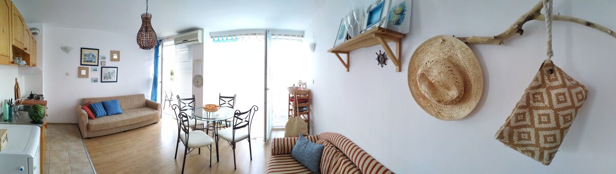 Cozy studio with the pool, 150 m to the beach