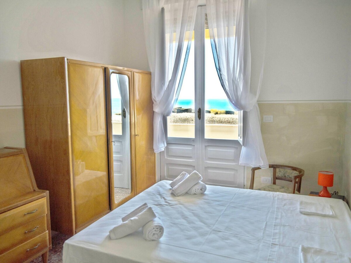 Twin room-Club-Ensuite with Shower-Sea View-Camera MEZZOGIORNO