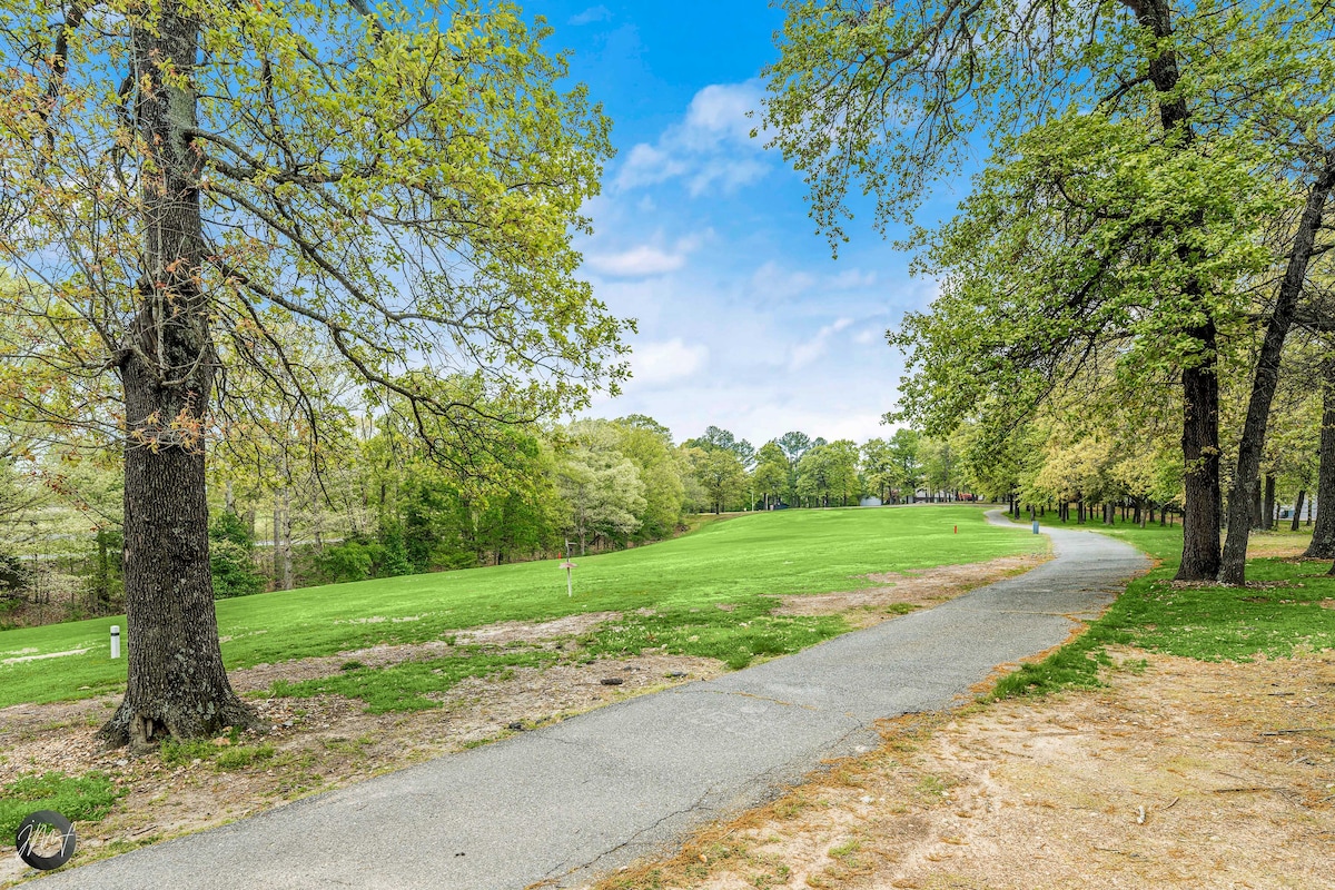 Cozy Retreat: Steps to Popular Biking Trails