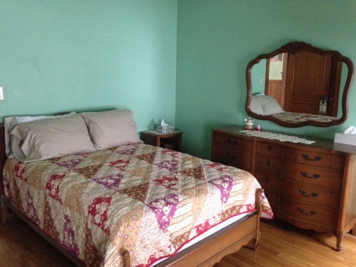 古朴的2卧室宽敞的古老魅力。