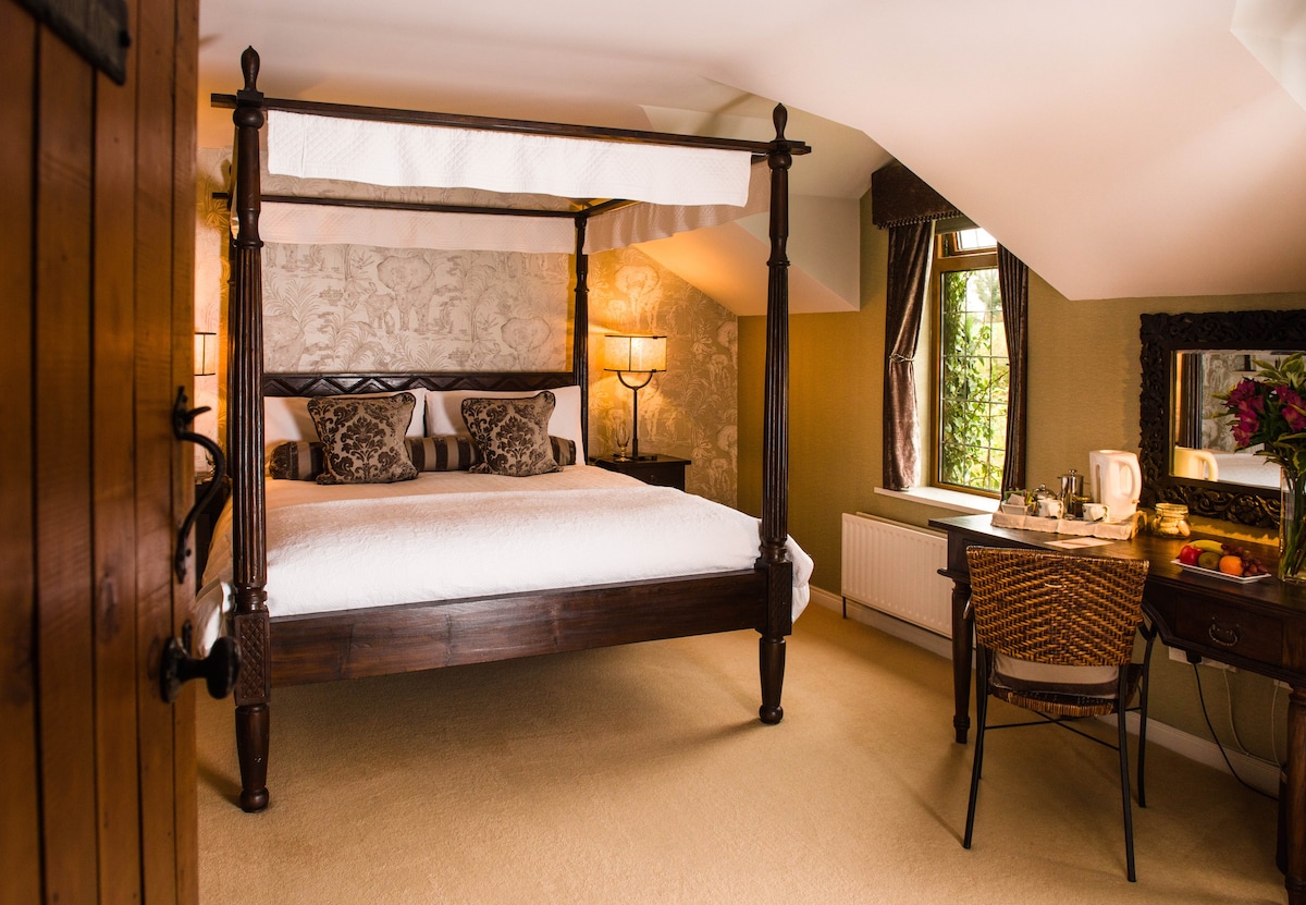 Colonial Room, Four Poster Bed & Gourmet Breakfast