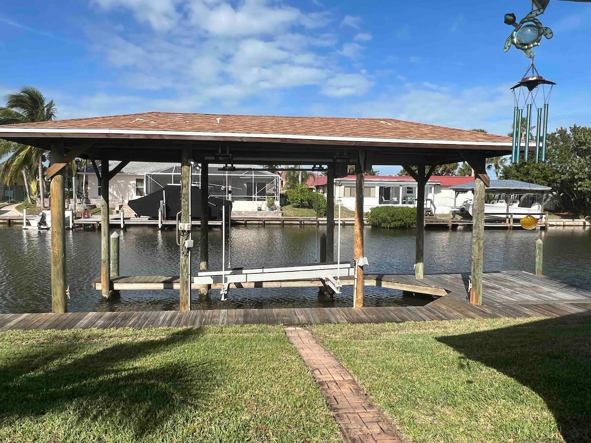 Boaters paradise!On Canal; 3 BR;close to bch&river