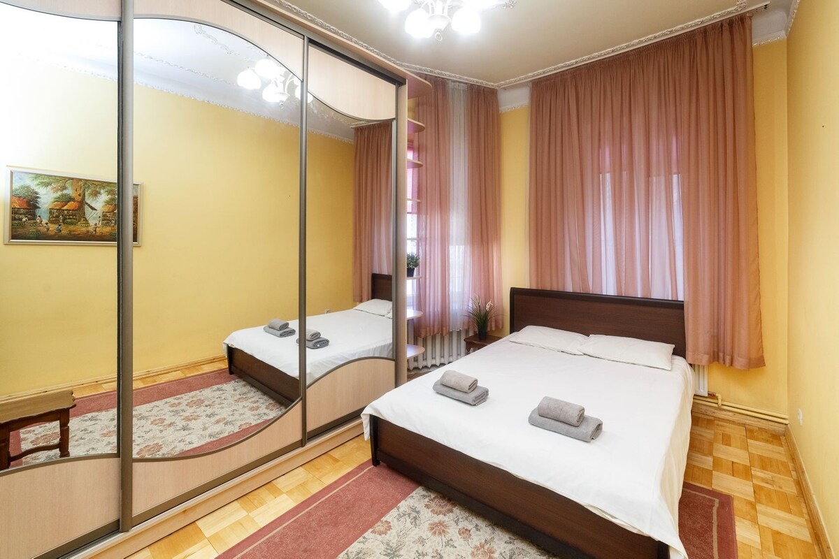 Grand apartment Lviv city center