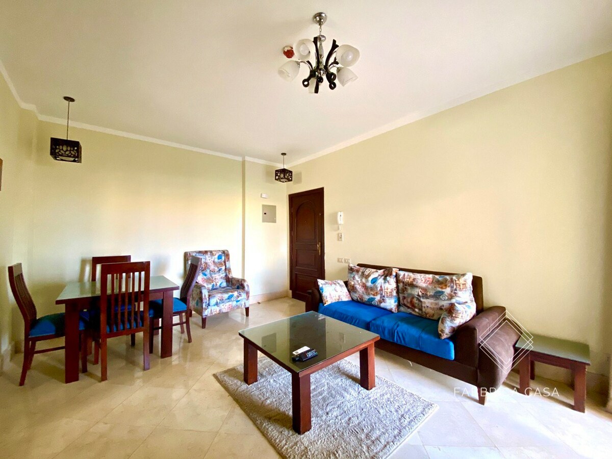 Awesome 1 bedroom g. floor apt. Close to the sea