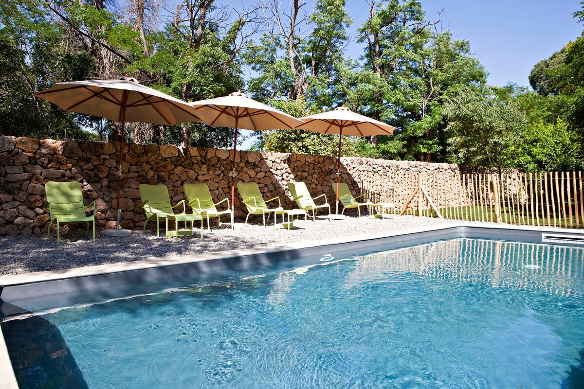 Mas Provençal avec piscine privée.